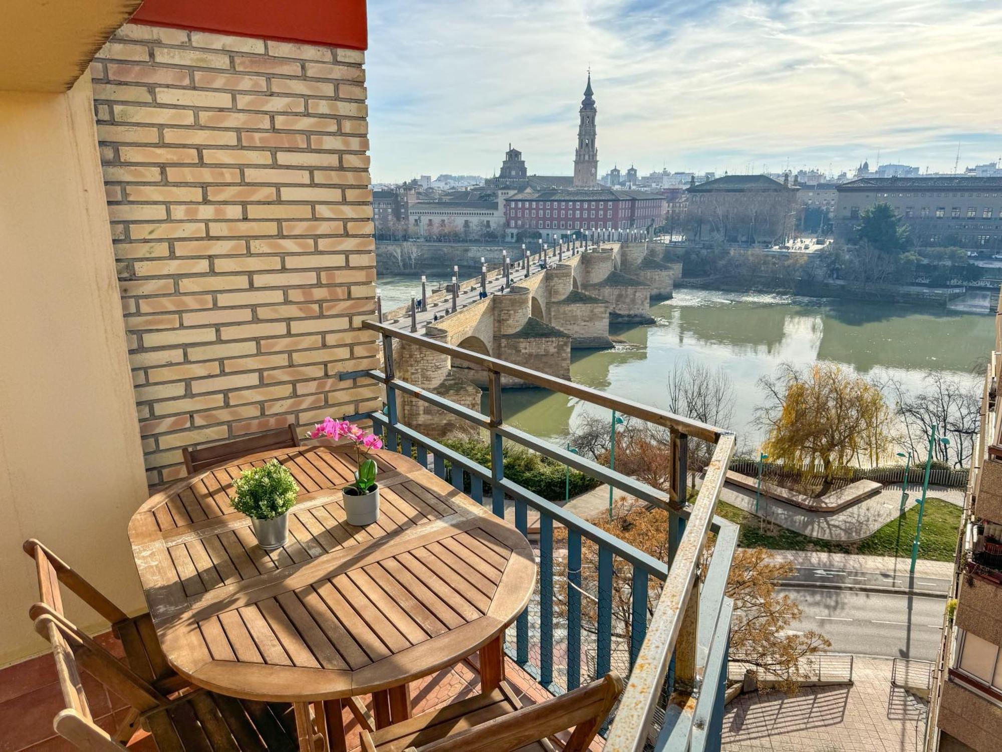 El Puente Del Pilar Comotucasa Zaragoza Ngoại thất bức ảnh