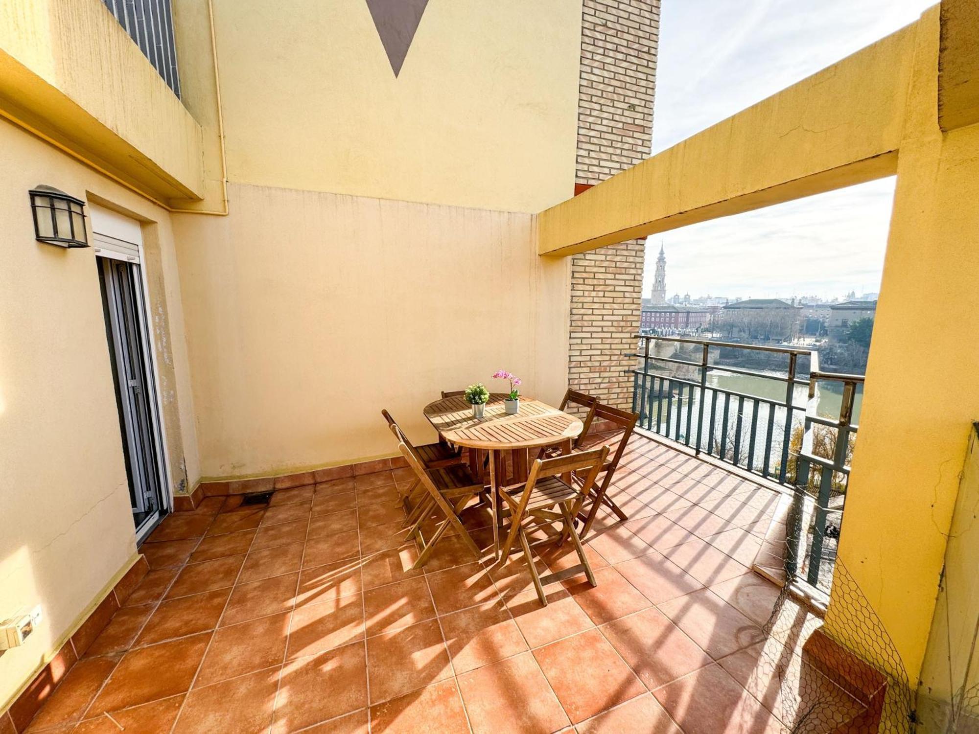 El Puente Del Pilar Comotucasa Zaragoza Ngoại thất bức ảnh