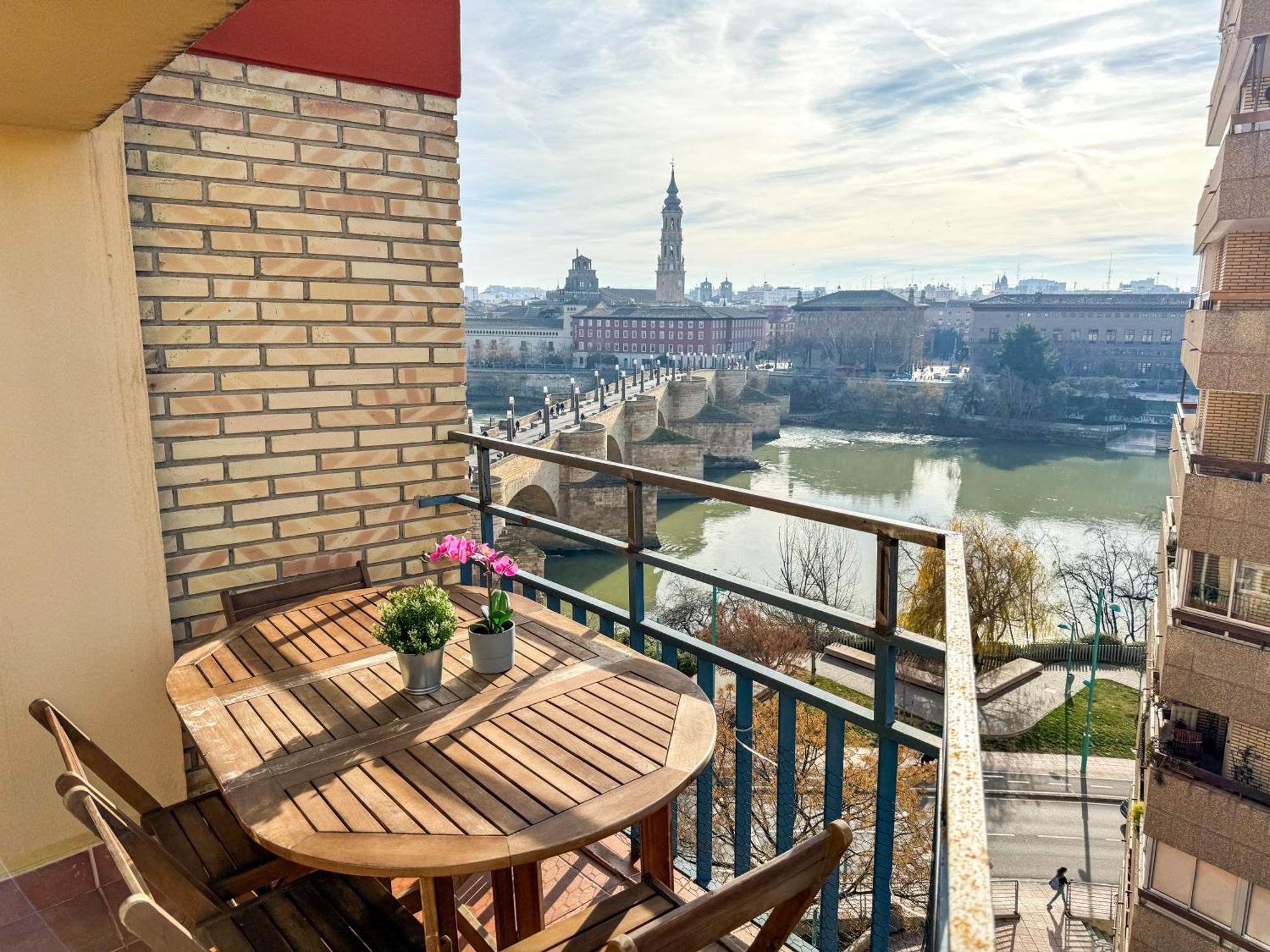 El Puente Del Pilar Comotucasa Zaragoza Ngoại thất bức ảnh