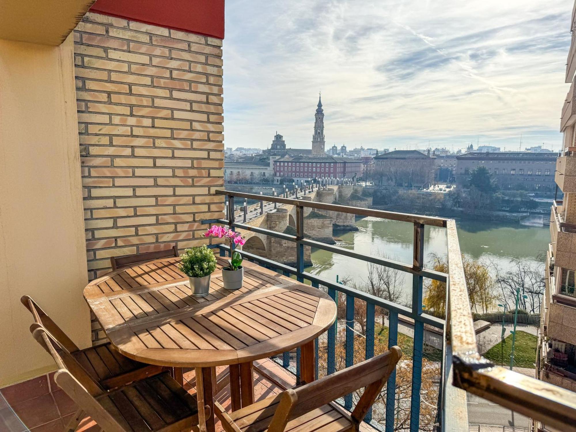 El Puente Del Pilar Comotucasa Zaragoza Ngoại thất bức ảnh